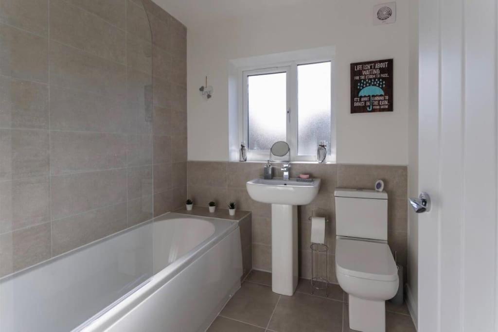 Luxury 3-Bedroom, 2-Bathroom Home Sleeps 7 People Liverpool Zewnętrze zdjęcie